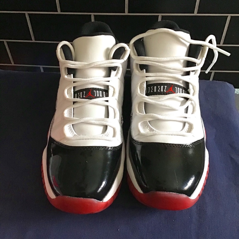Jordans 11 retro low concord-bred